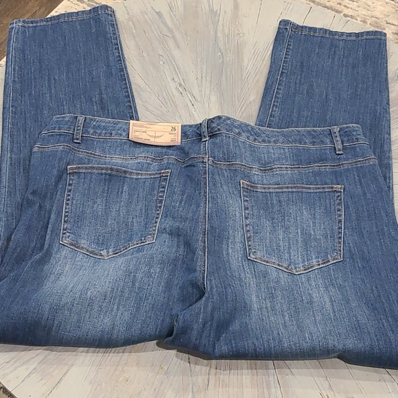 NWT DC studded slightly curvy straight leg - Picture 2 of 7